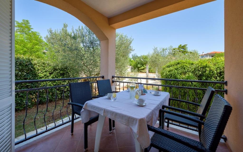 Villa Franka 113 Basanija Exterior photo